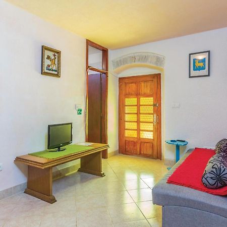 Pet Friendly Apartment In Porec With Wifi Ngoại thất bức ảnh