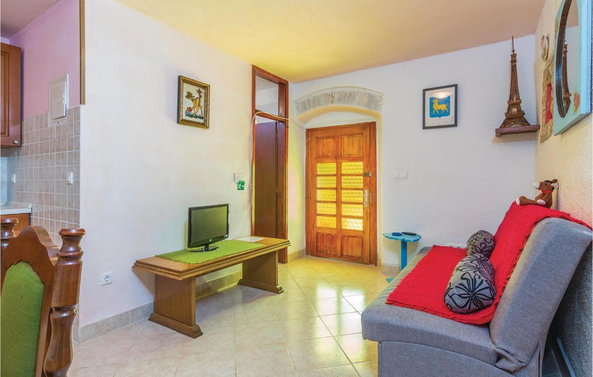 Pet Friendly Apartment In Porec With Wifi Ngoại thất bức ảnh